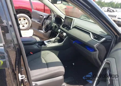 2019 Toyota Rav4 Xle z USA, uszkodzony, nr VIN JTMP1RFV6KD504325